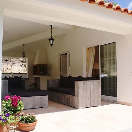 Сasa de vacaciones Holiday With Beautiful Porch Tábua